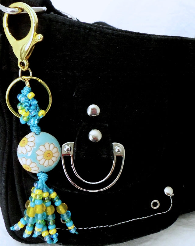 Blue & White Daisy Keychain - Juicybeads Jewelry