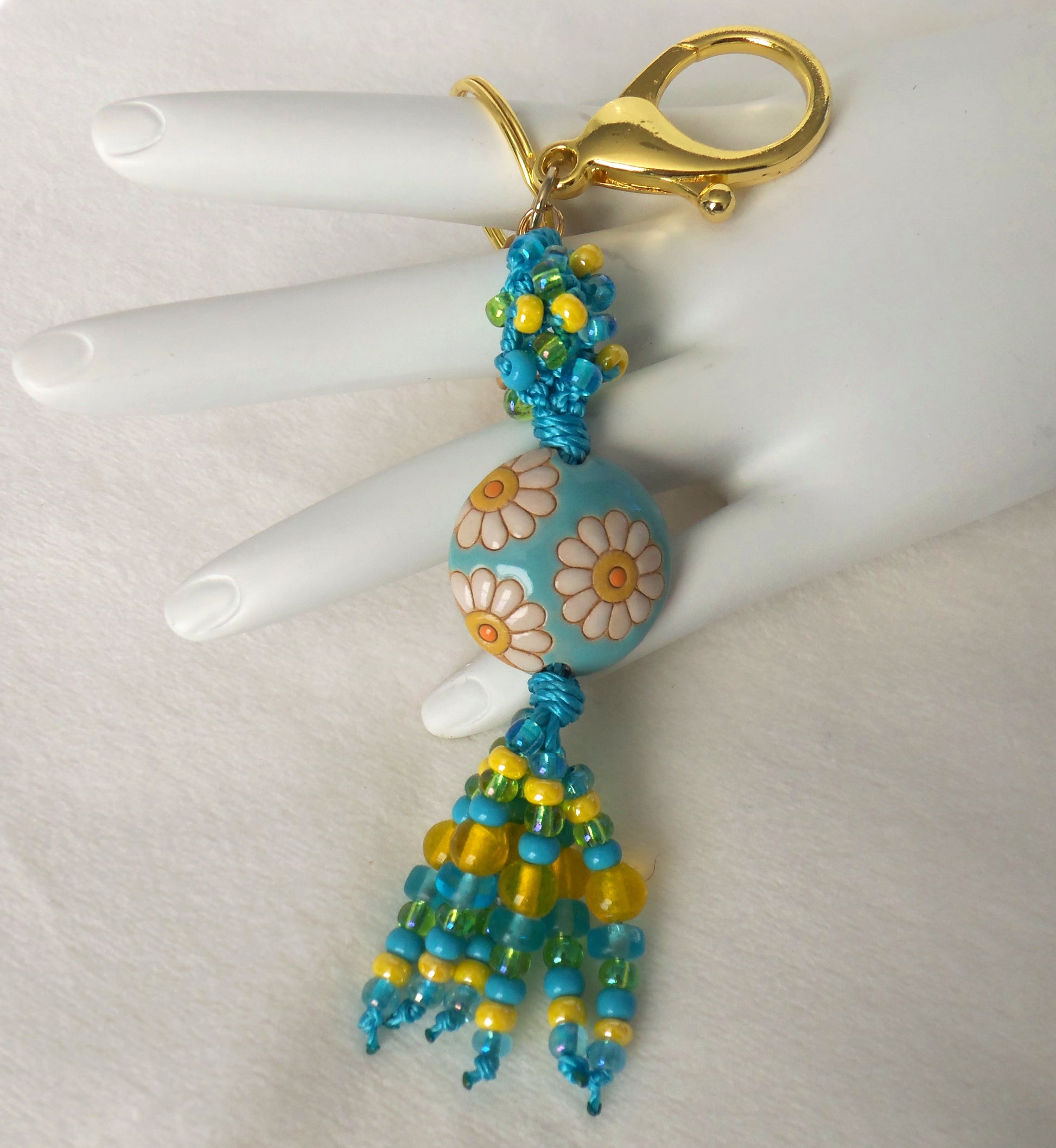 Blue & White Flower Beaded Clip-On Keychain - Juicybeads Jewelry
